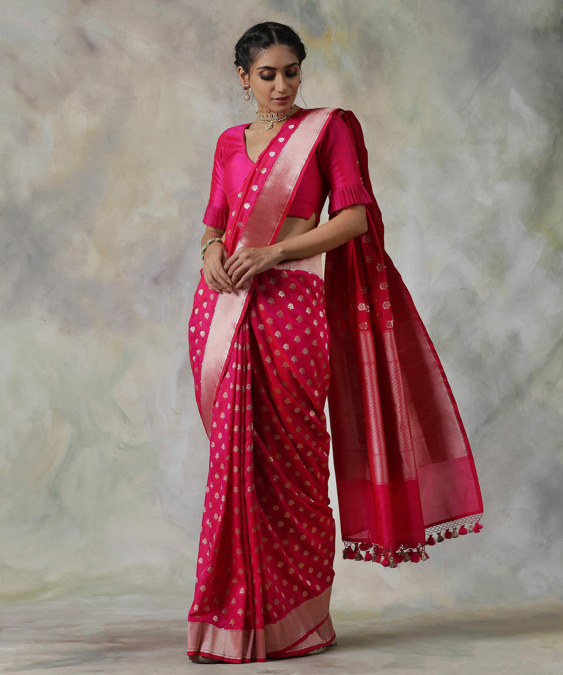 Handloom_Pink_Banarasi_Silk_Saree_with_All_Over_Floral_Booti_WeaverStory_02