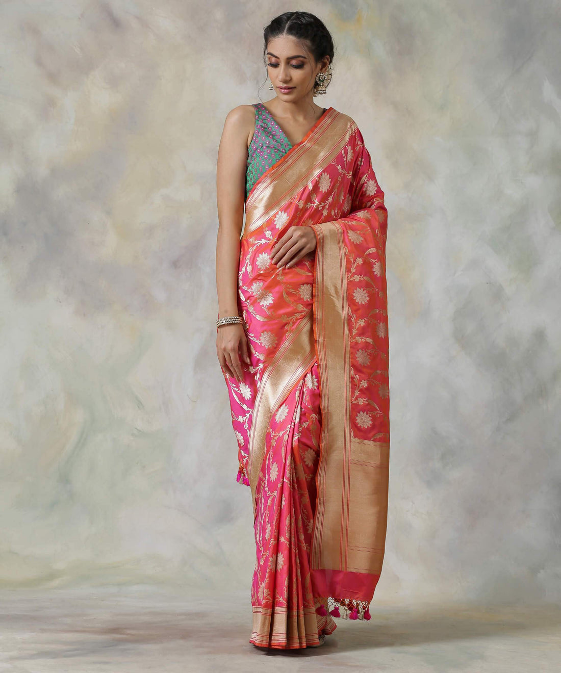 Handloom_Pink_Dual_Tone_Pure_Katan_Silk_Banarasi_Saree_with_Floral_Jaal_WeaverStory_02