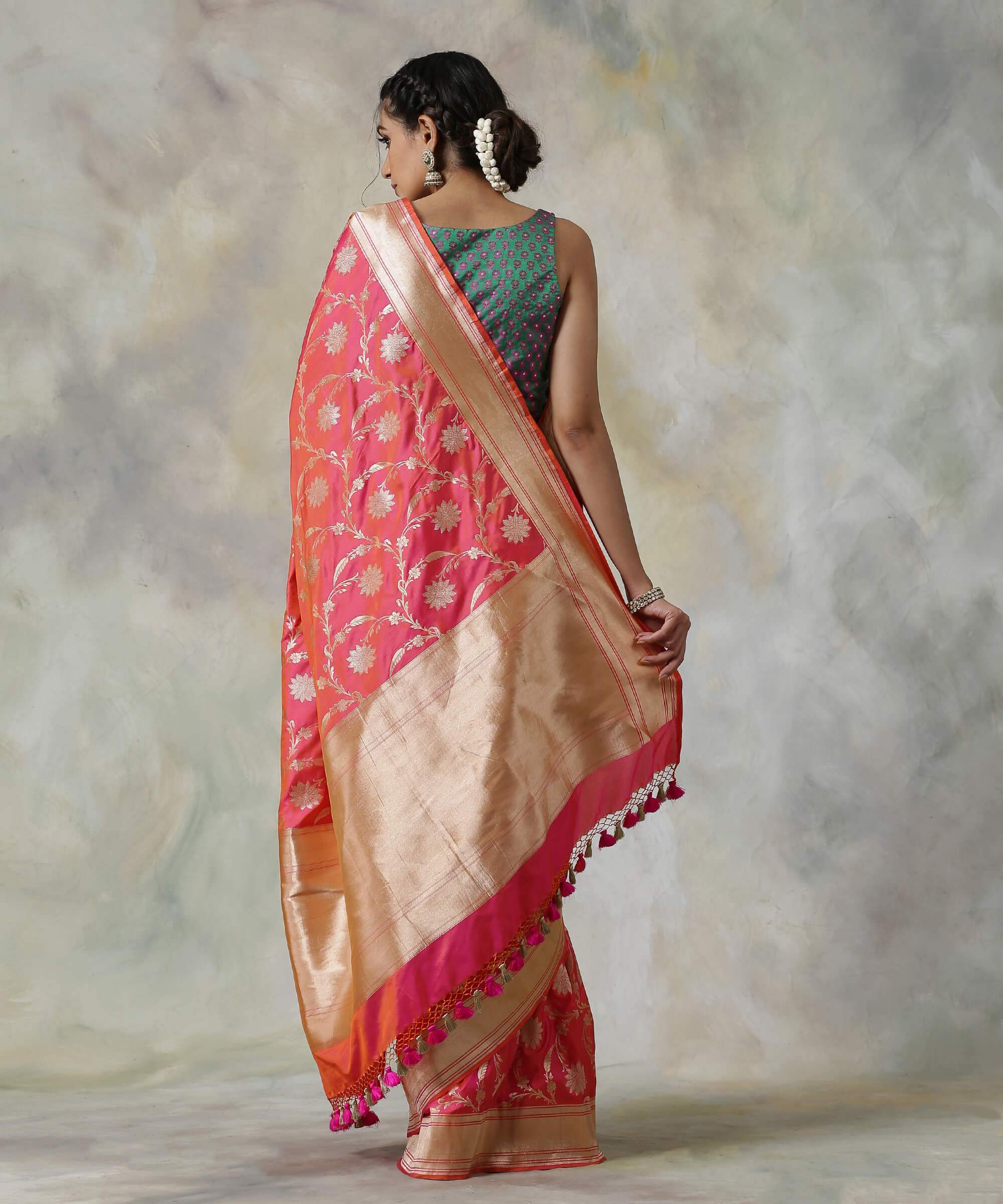 Handloom_Pink_Dual_Tone_Pure_Katan_Silk_Banarasi_Saree_with_Floral_Jaal_WeaverStory_03