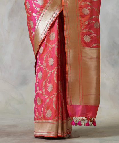 Handloom_Pink_Dual_Tone_Pure_Katan_Silk_Banarasi_Saree_with_Floral_Jaal_WeaverStory_04