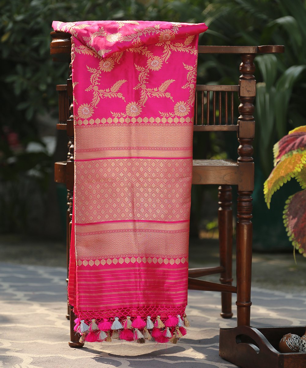 Pink_Pure_Katan_Silk_Handloom_Kadhwa_Banarai_Dupatta_With_Gold_Zari_Jaal_WeaverStory_01