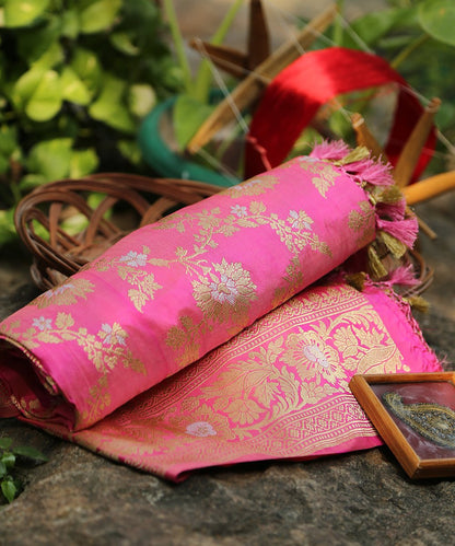 Handloom_Pink_Dual_Tone_Pure_Katan_Silk_Sona_Rupa_Kadhwa_Jangla_Banarasi_Dupatta_WeaverStory_01