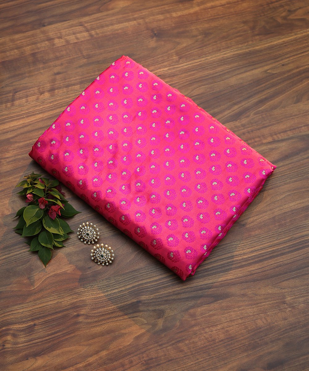 Handloom_Pink_and_Orange_Dual_Tone_Zari_Booti_Tanchoi_Banarasi_Fabric_with_Floral_Motifs_WeaverStory_01