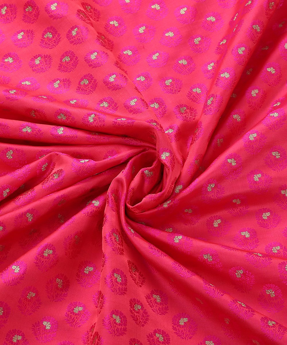 Handloom_Pink_and_Orange_Dual_Tone_Zari_Booti_Tanchoi_Banarasi_Fabric_with_Floral_Motifs_WeaverStory_05