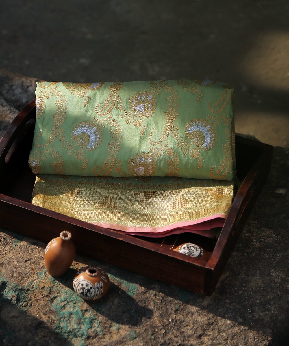 Pista_Green_Pure_Katan_Silk_Banarasi_Jangla_Dupatta_with_Pink_Selvedge_WeaverStory_01