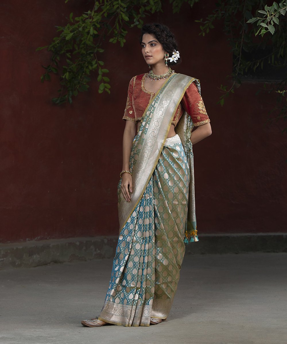 Handloom_Pista_Katan_Silk_Green_Dual_Tone_Cutwork_Banarasi_Saree_with_Small_Booti_WeaverStory_02