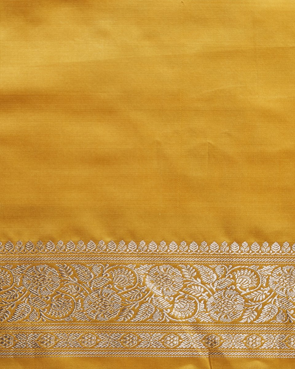 Handloom_Pure_Katan_Silk_Yellow_Tanchoi_Banarasi_Saree_With_Zari_Floral_Border_WeaverStory_05