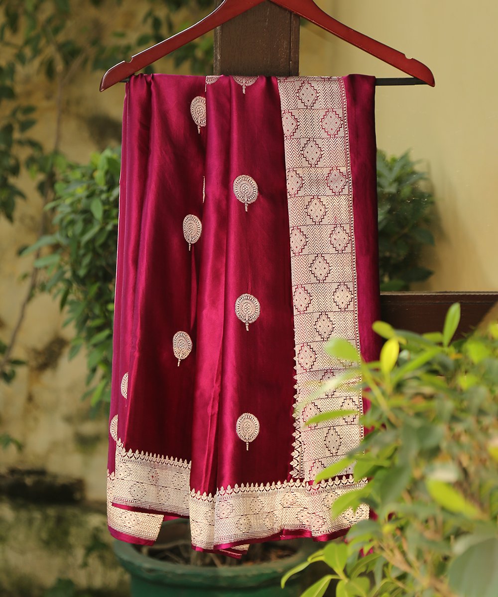 Handloom_Purple_Gajji_Silk_Kadhwa_Weaved_Banarasi_Dupatta_with_Booti_Design_WeaverStory_01