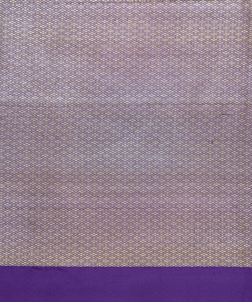 Handloom_Purple_Kadhwa_Katan_Silk_Banarasi_Saree_with_Floral_Booti_and_Red_Selvedge_WeaverStory_05