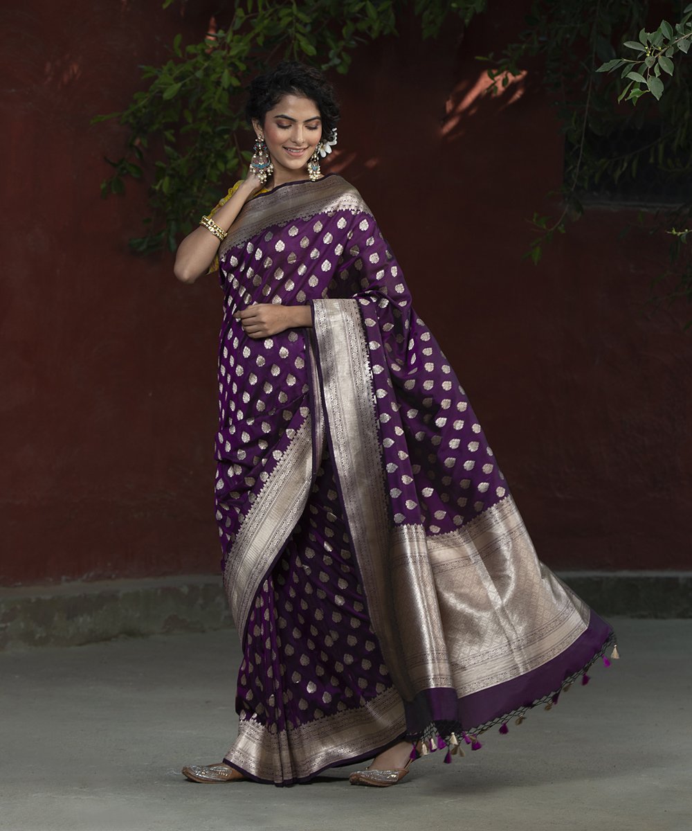 Handloom_Purple_Katan_Silk_Handloom_Zari_Booti_Banarasi_Saree_WeaverStory_02