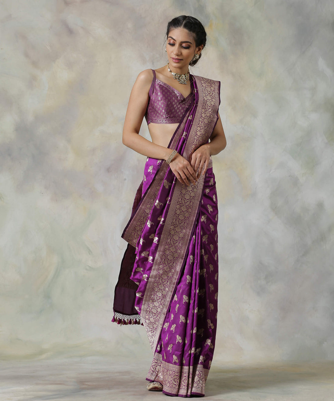 Handloom_Purple_Pure_Katan_Silk_Banarasi_Saree_with_Traditional_Motifs_WeaverStory_02