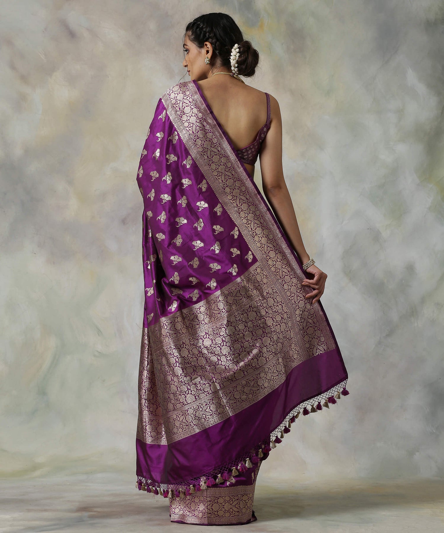 Handloom_Purple_Pure_Katan_Silk_Banarasi_Saree_with_Traditional_Motifs_WeaverStory_03