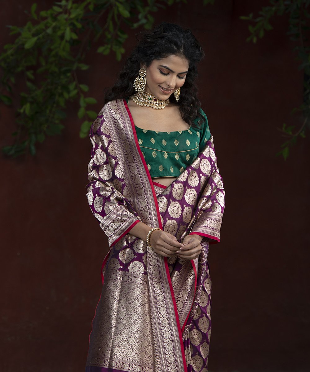 Handloom_Purple_Traditional_Katan_Silk_Zari_Booti_Banarasi_Saree_With_Red_Selvedge_WeaverStory_01