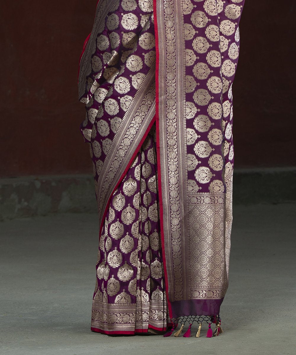 Handloom_Purple_Traditional_Katan_Silk_Zari_Booti_Banarasi_Saree_With_Red_Selvedge_WeaverStory_04
