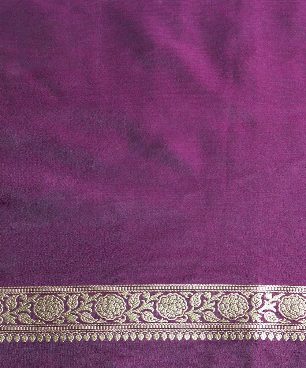 Handloom_Purple_Traditional_Katan_Silk_Zari_Booti_Banarasi_Saree_With_Red_Selvedge_WeaverStory_05