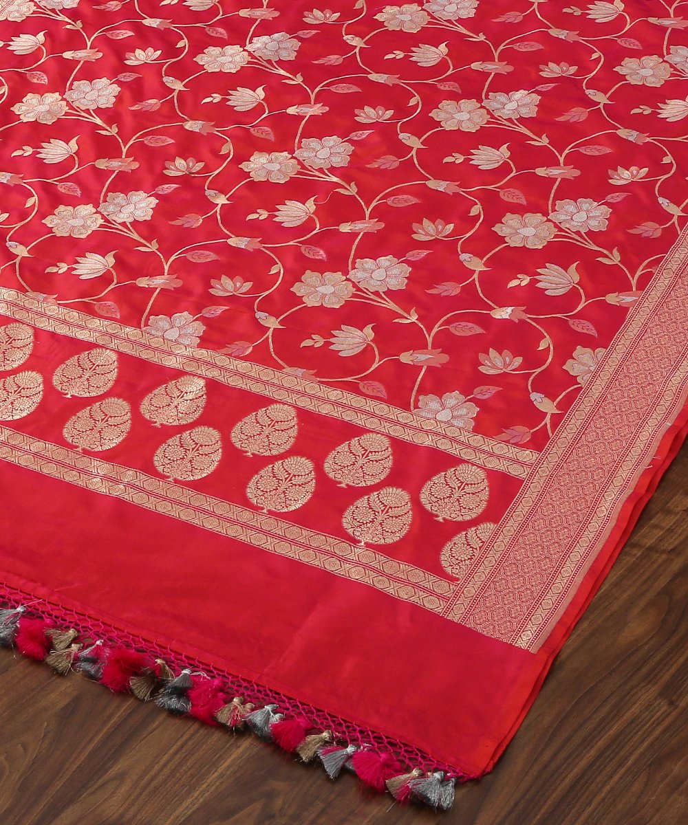 Handloom_Rani_Pink_Pure_Katan_Silk_Cutwork_Banarasi_Dupatta_with_Jangla_Design_WeaverStory_04