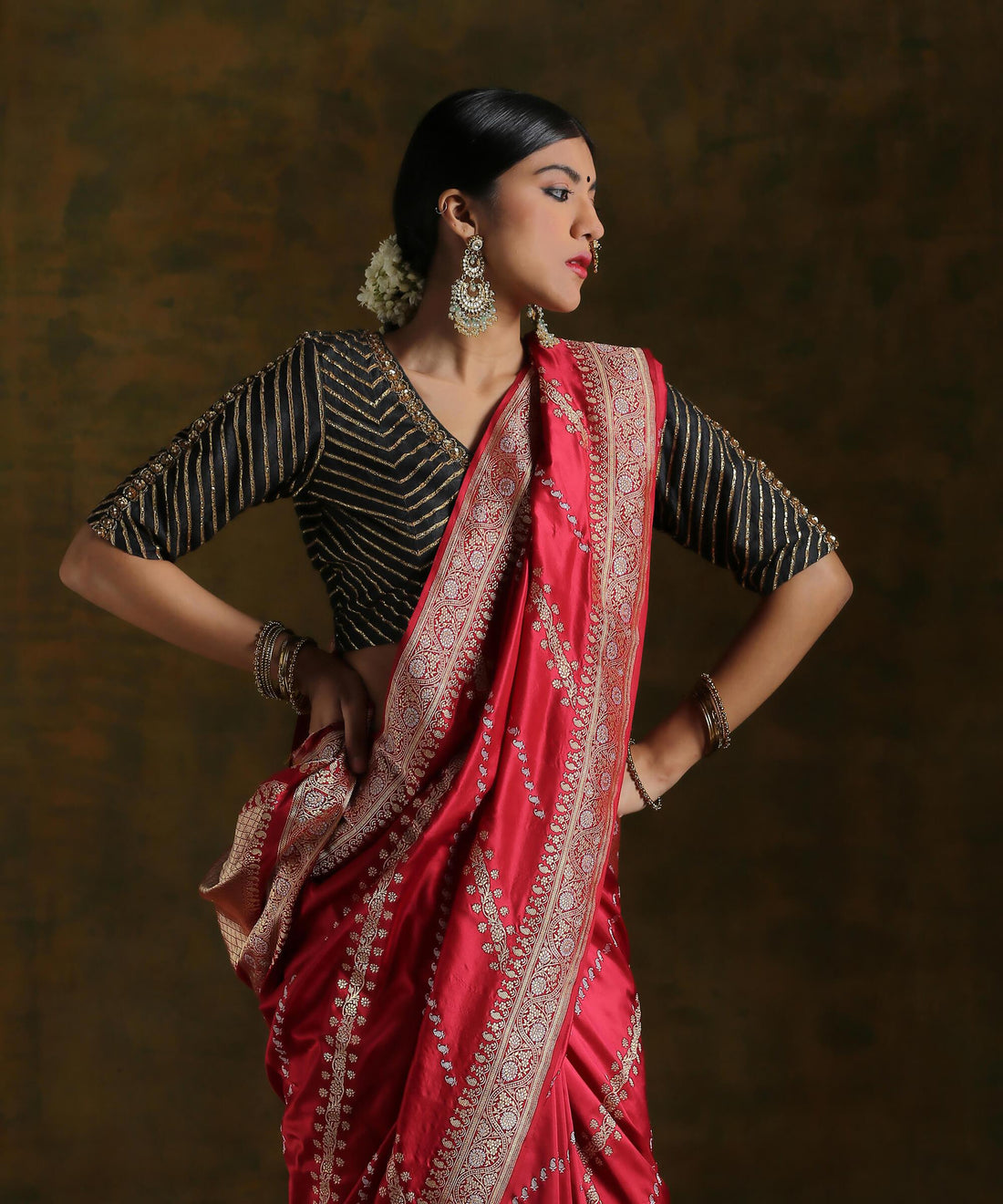 Handloom_Red_Pure_Katan_Silk_Banarasi_Jangla_Saree_WeaverStory_01