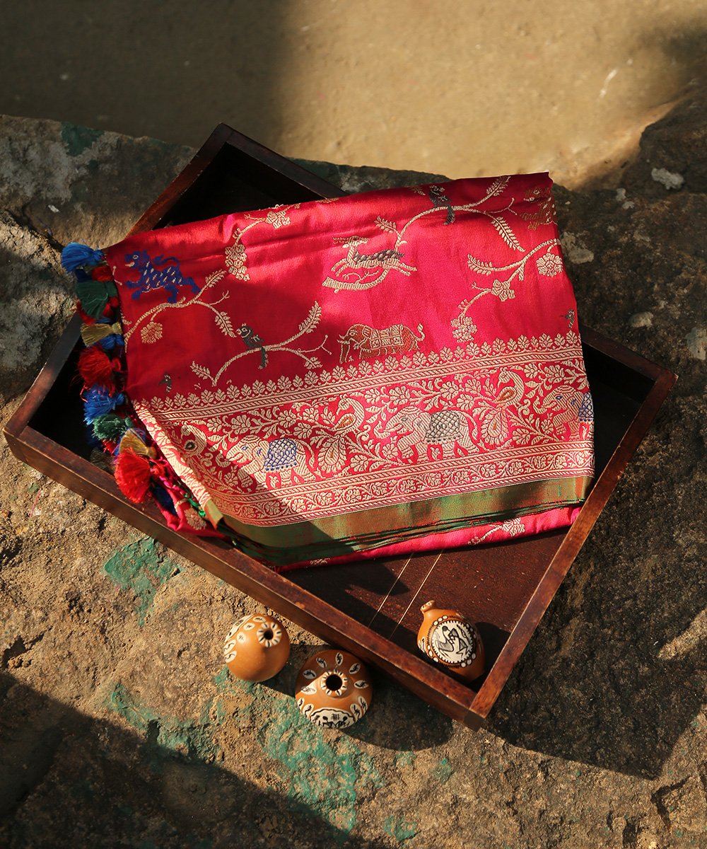 Handloom_Red_And_Pink_Dual_Tone_Pure_Katan_Silk_Shikargah_Banarasi_Dupatta_WeaverStory_01