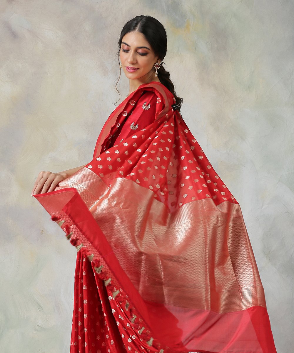 Handloom_Bridal_Red_Pure_Katan_Silk_Banarasi_Saree_with_Zari_Booti_WeaverStory_01