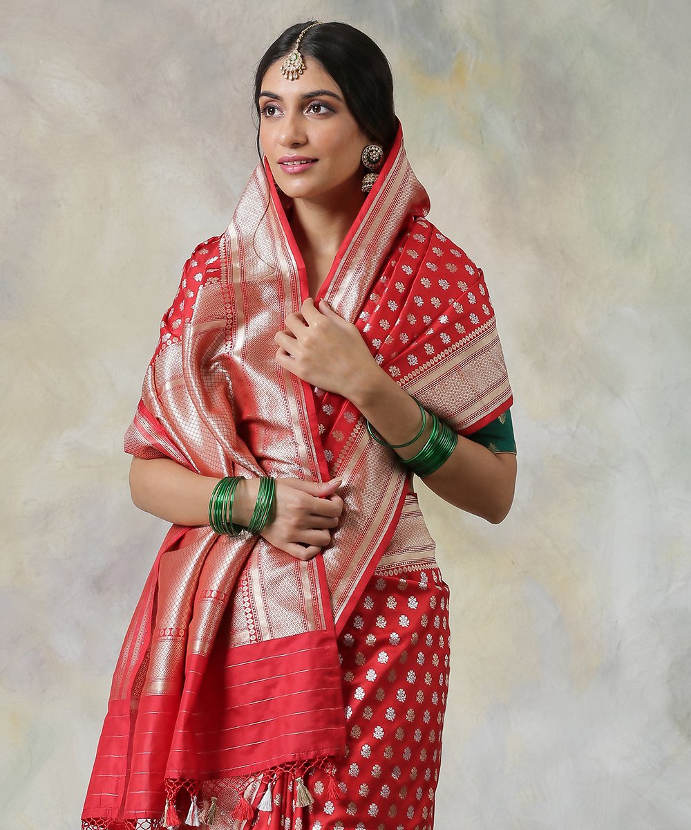 Handloom_Pure_Katan_Silk_Red_Banarasi_Saree_with_Delicate_Floral_Booti_WeaverStory_01