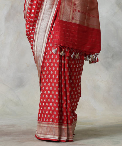 Handloom_Pure_Katan_Silk_Red_Banarasi_Saree_with_Delicate_Floral_Booti_WeaverStory_04