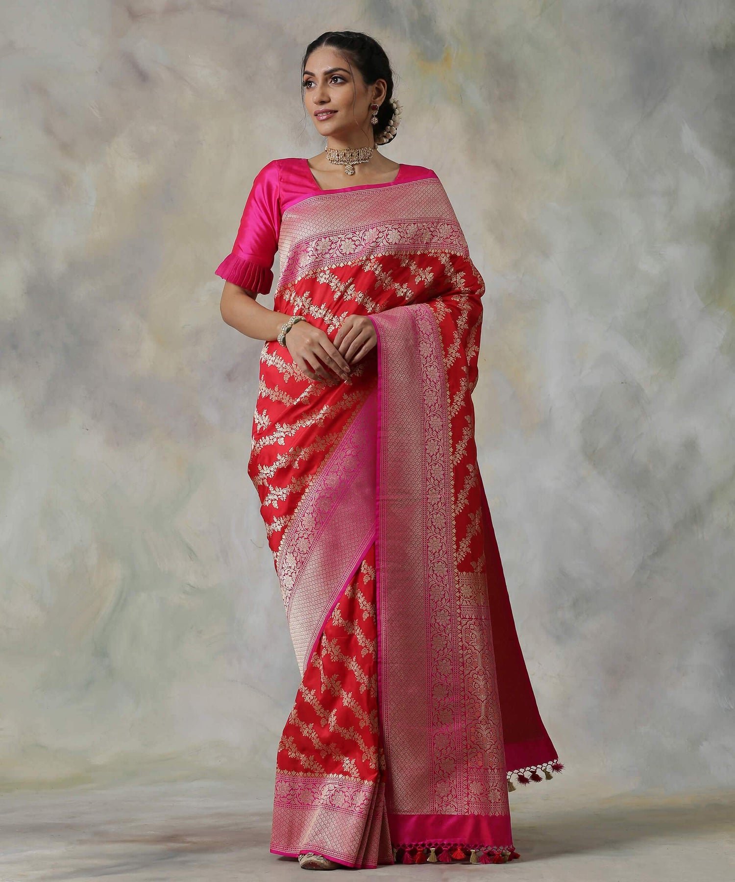 Handloom_Red_Banarasi_Silk_Saree_with_Floral_Jaal_and_Pink_Border_WeaverStory_02