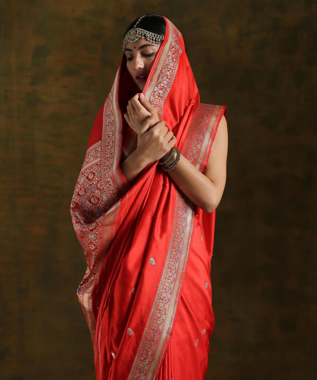 Handloom_Red_Banarasi_Katan_Silk_Shikargah_Saree_with_Meenakari_WeaverStory_01