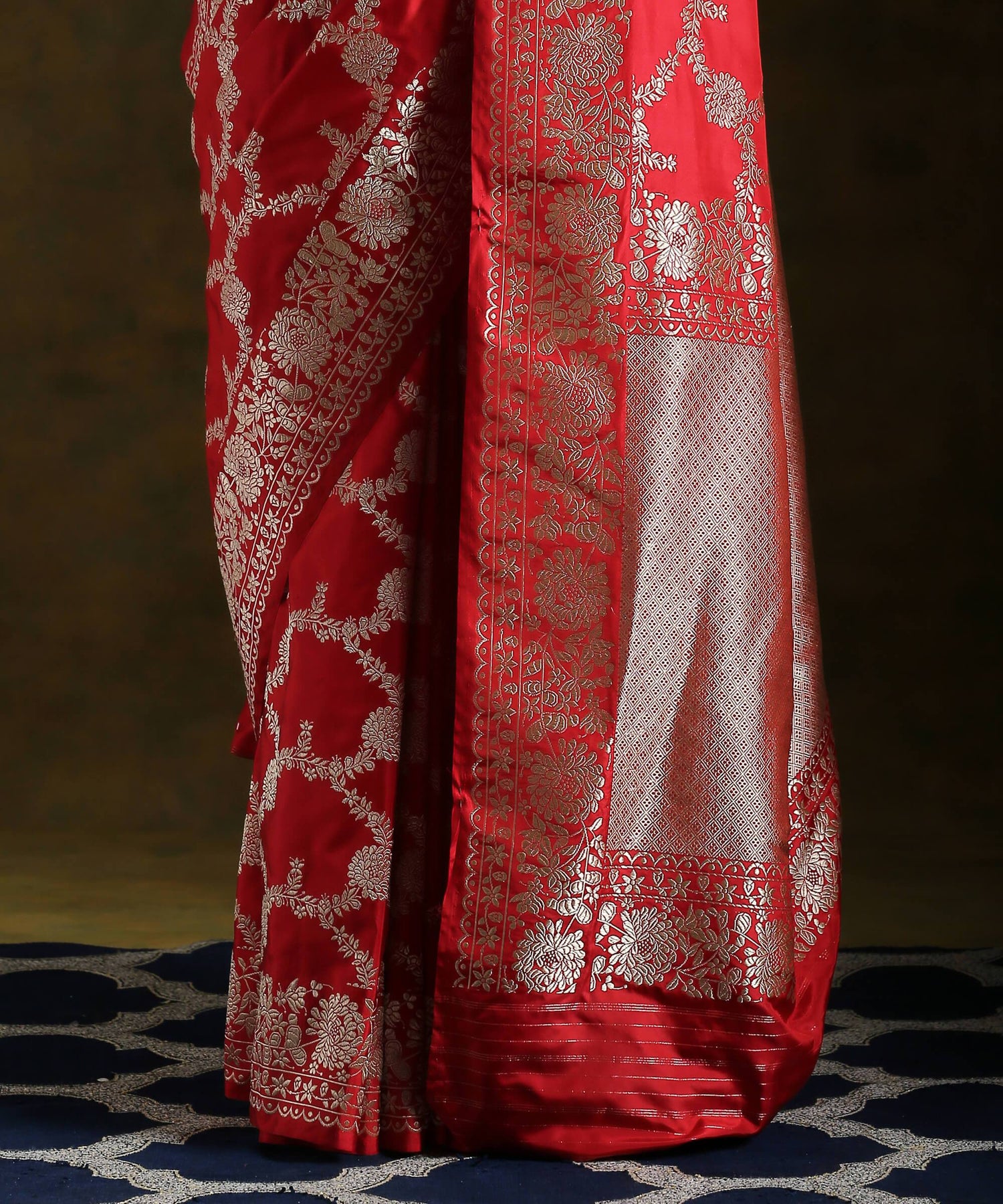 Red_Handloom_Katan_Silk_Saree_with_Kadhua_Floral_Jaal_WeaverStory_04