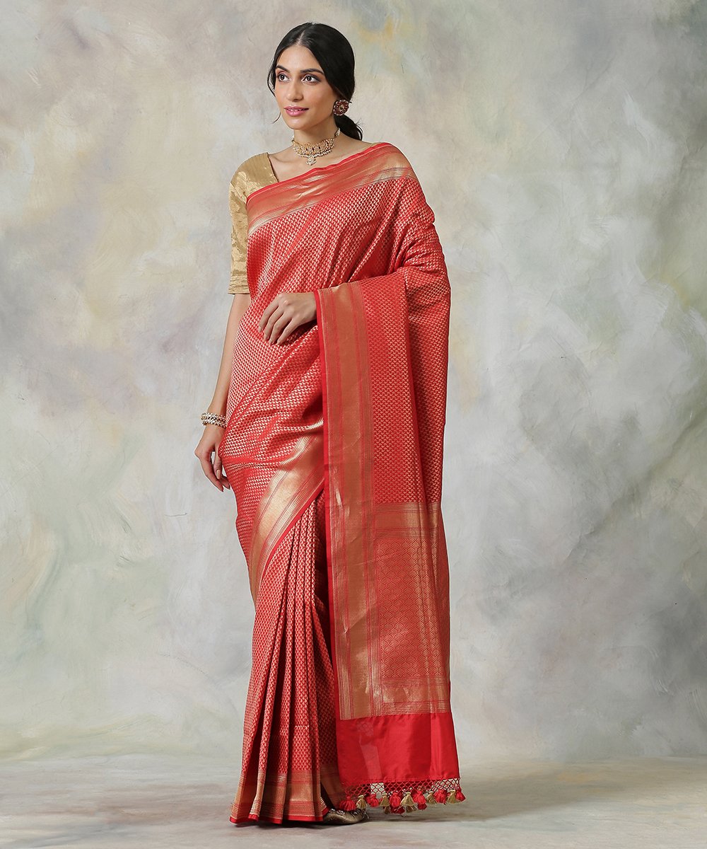 Handloom_Red_Zari_Tanchoi_Pure_Katan_Silk_Banarasi_Saree_with_Paisley_Booti_WeaverStory_04