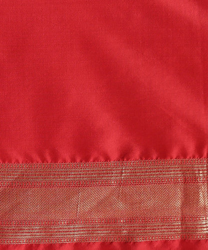 Handloom_Red_Zari_Tanchoi_Pure_Katan_Silk_Banarasi_Saree_with_Paisley_Booti_WeaverStory_05