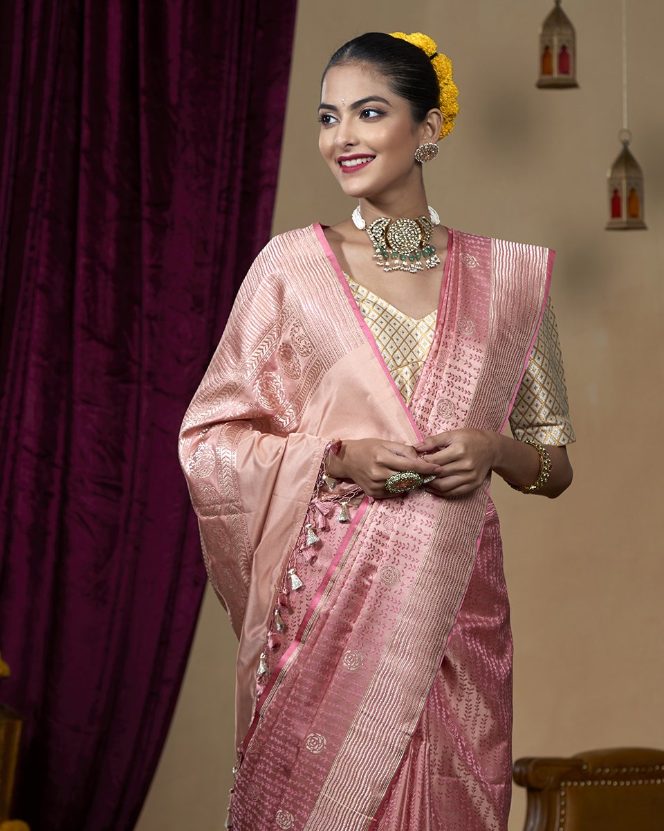 Handloom_Pink_and_Peach_Pure_Katan_Silk_Tanchoi_Banarasi_Saree_With_Rose_Flower_Boota_WeaverStory_01