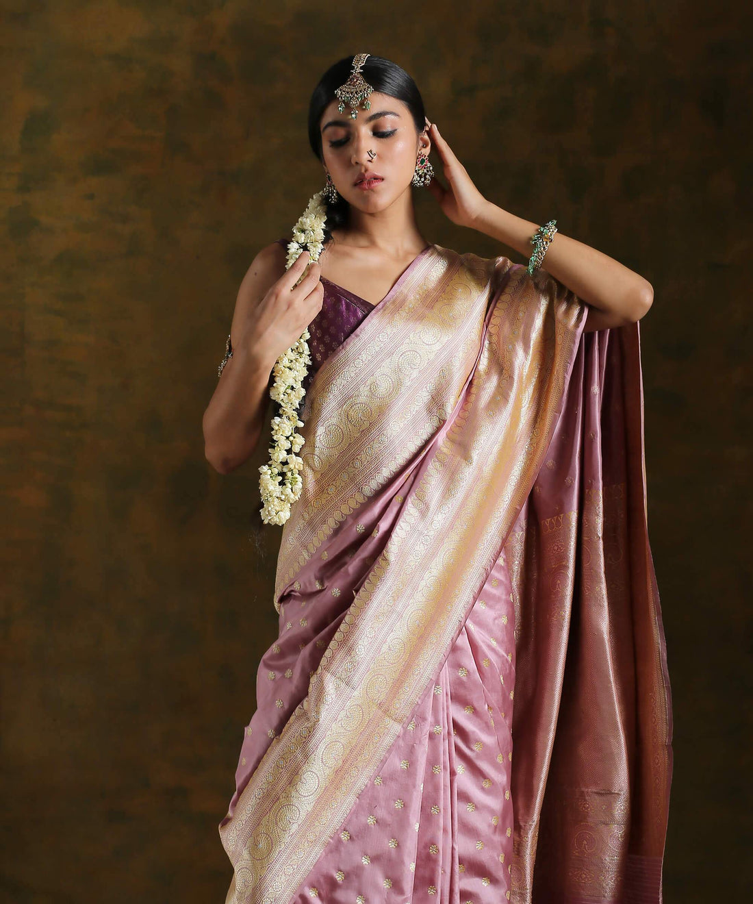 Handloom_Soft_Mauve_Pure_Katan_Silk_Banarasi_Saree_with_Guldaudi_Boota_WeaverStory_01