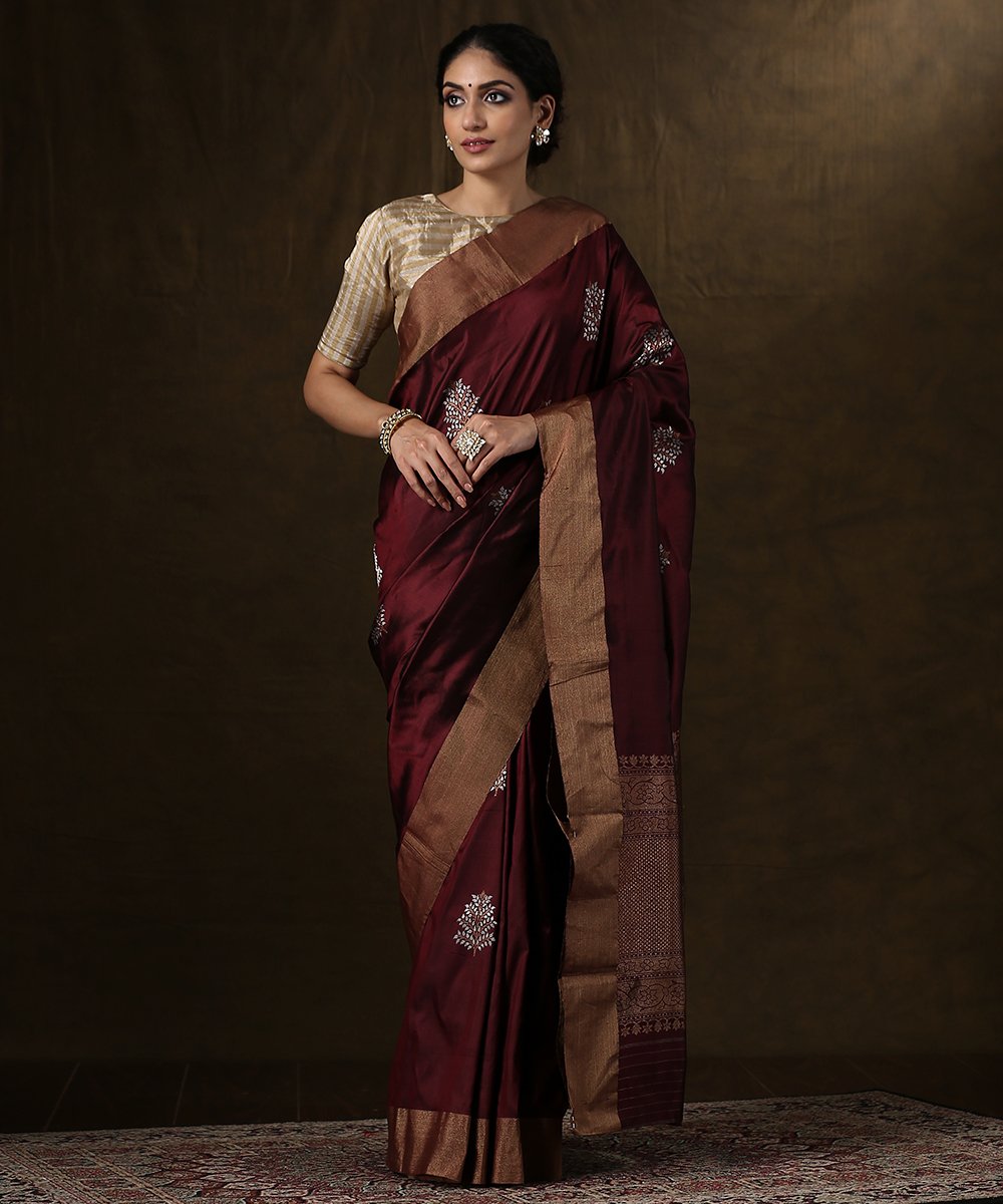 Handloom_Wine_Katan_Silk_Banarasi_Saree_With_Contrast_Kadhiyal_Border_and_Leaf_Booti_WeaverStory_02