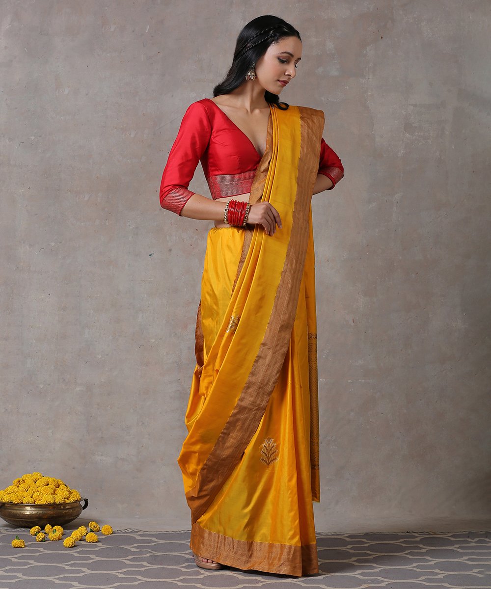 Handloom_Yellow_Pure_Katan_Silk_Banarasi_Saree_With_Antique_Zari_Border_and_Leaf_motifs_WeaverStory_02