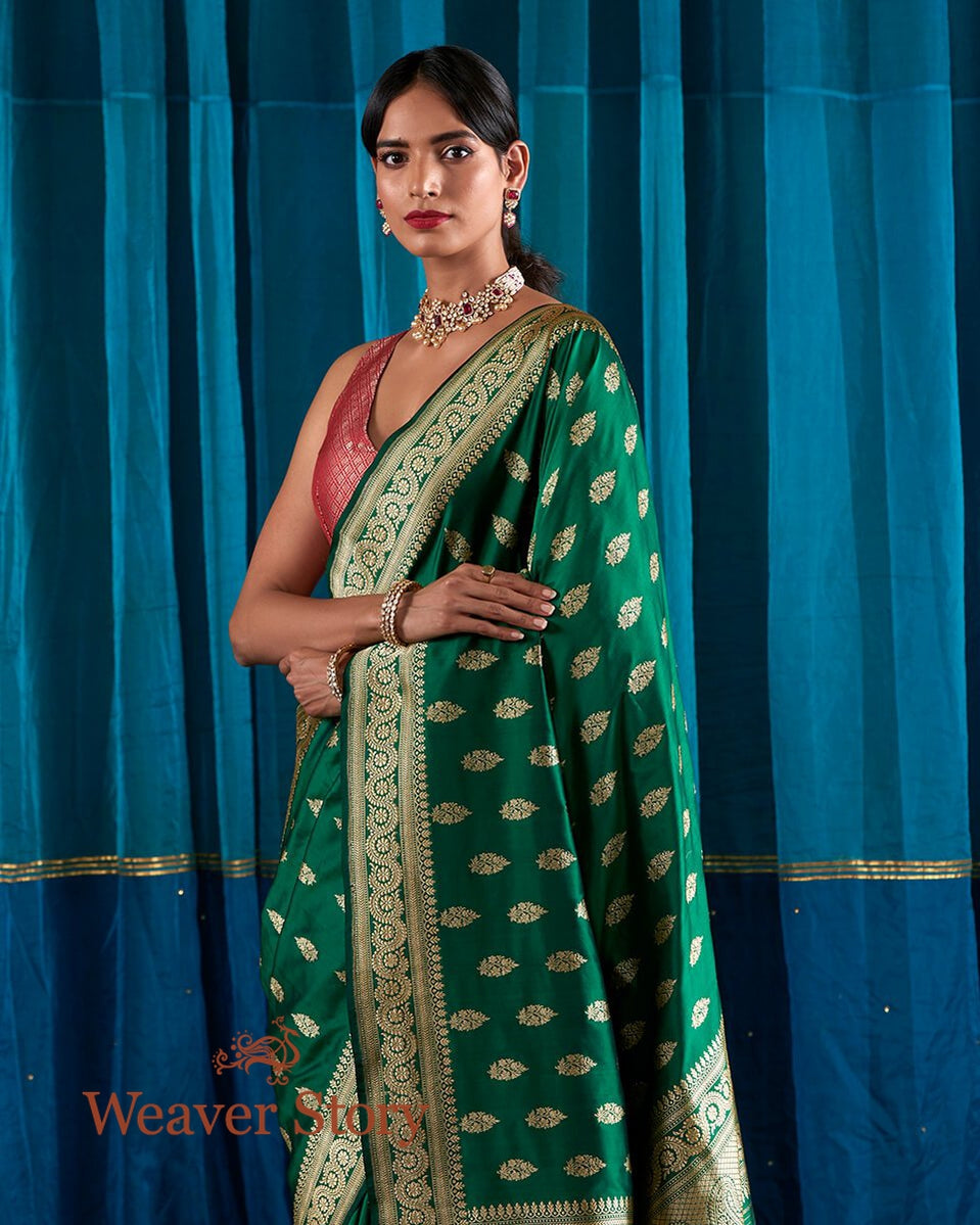 Emerald_Green_Kadhwa_Booti_Banarasi_Handloom_Saree_with_Gold_Zari_WeaverStory_01