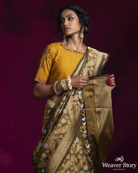 Olive_Green_Handloom_Pure_Katan_Silk_Banarasi_Saree_with_Aada_Sona_Rupa_Jaal_WeaverStory_01