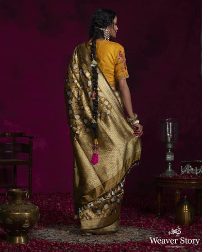 Olive_Green_Handloom_Pure_Katan_Silk_Banarasi_Saree_with_Aada_Sona_Rupa_Jaal_WeaverStory_03