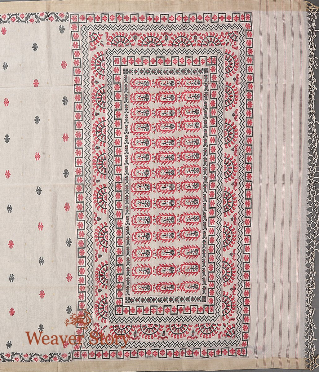 Beige_Hand_Spun_and_Hand_Woven_Cotton_Jamdani_Saree_with_Red_and_Black_Border_WeaverStory_03