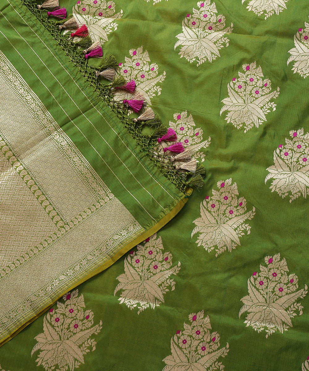 Henna_Green_Handloom_Banarasi_Katan_Silk_Dupatta_with_Floral_Bunches_WeaverStory_04