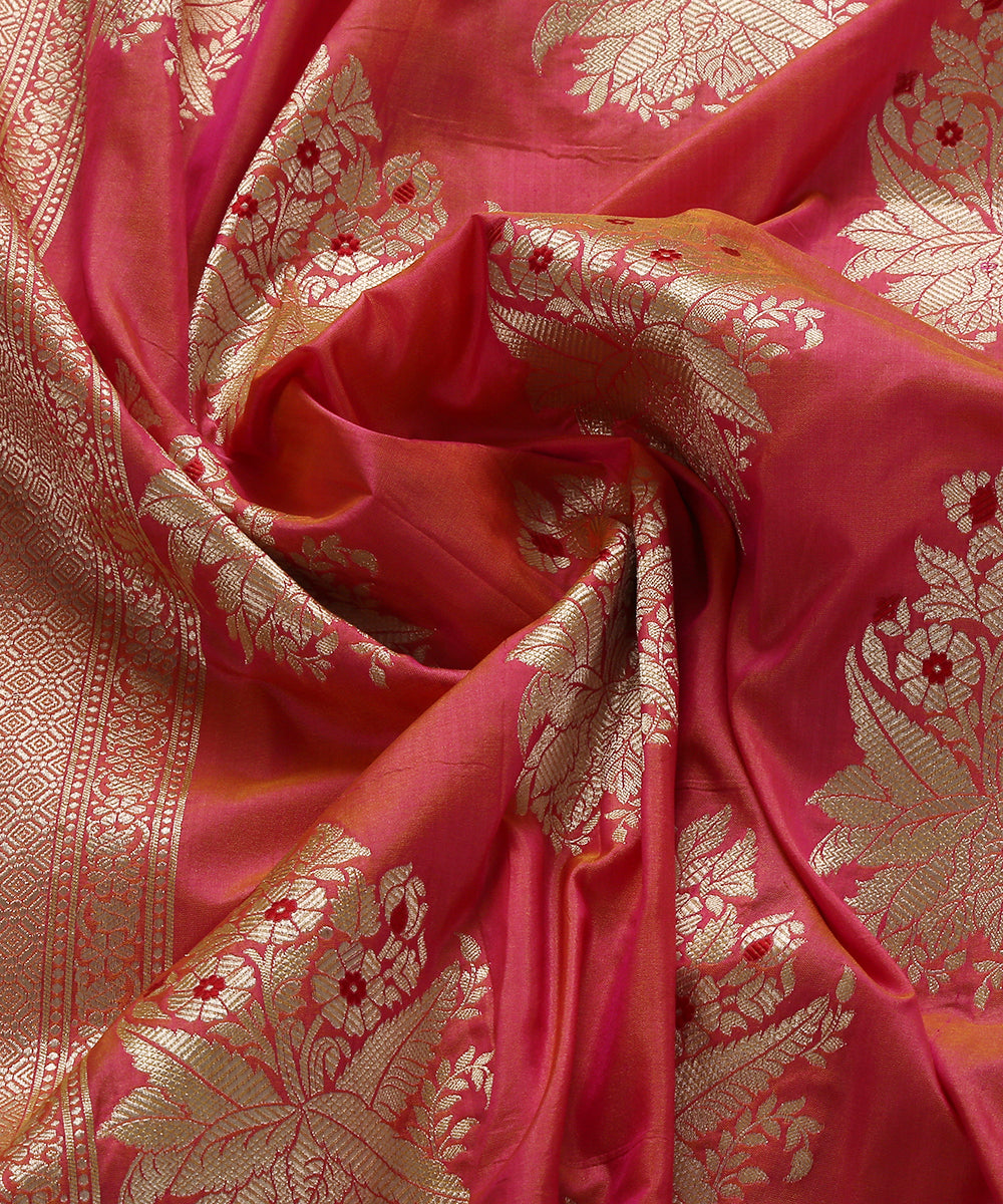 Pink_and_Orange_Dual_Tone_Handloom_Banarasi_Katan_Silk_Dupatta_with_Floral_Bunches_WeaverStory_05