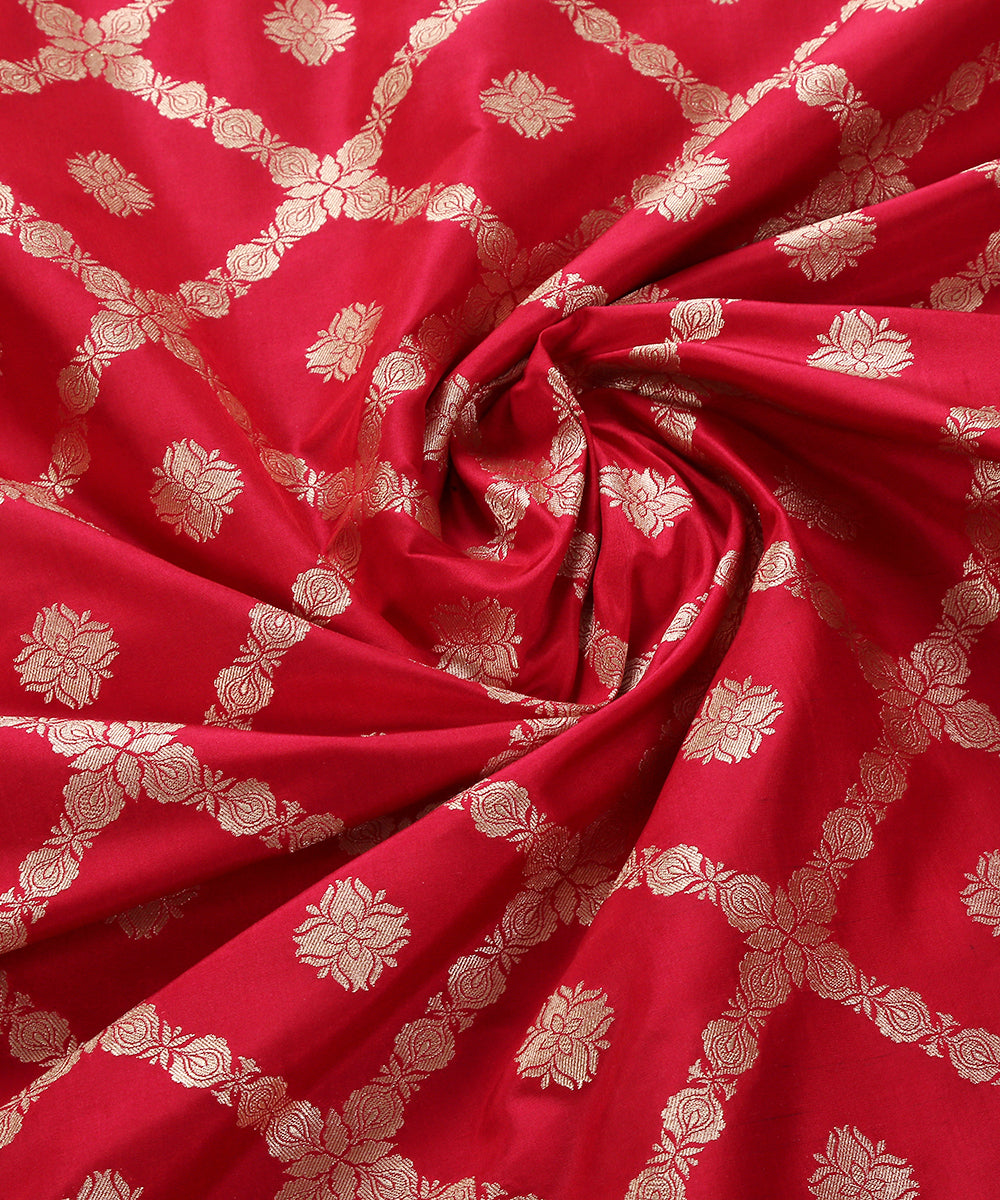 Red_Pure_Katan_Silk_Banarasi_Handloom_Fabric_with_Chokdi_Jaal_WeaverStory_05