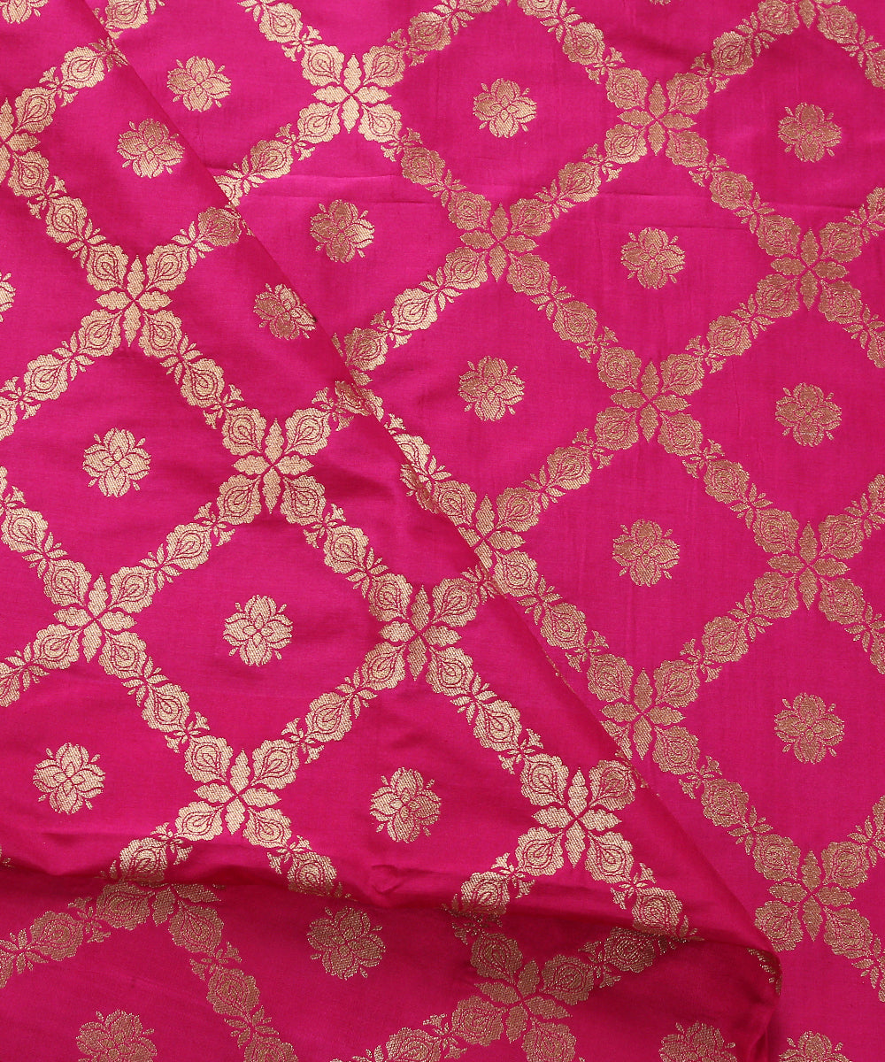 Rani_Pink_Pure_Katan_Silk_Banarasi_Handloom_Fabric_with_Chokdi_Jaal_WeaverStory_02