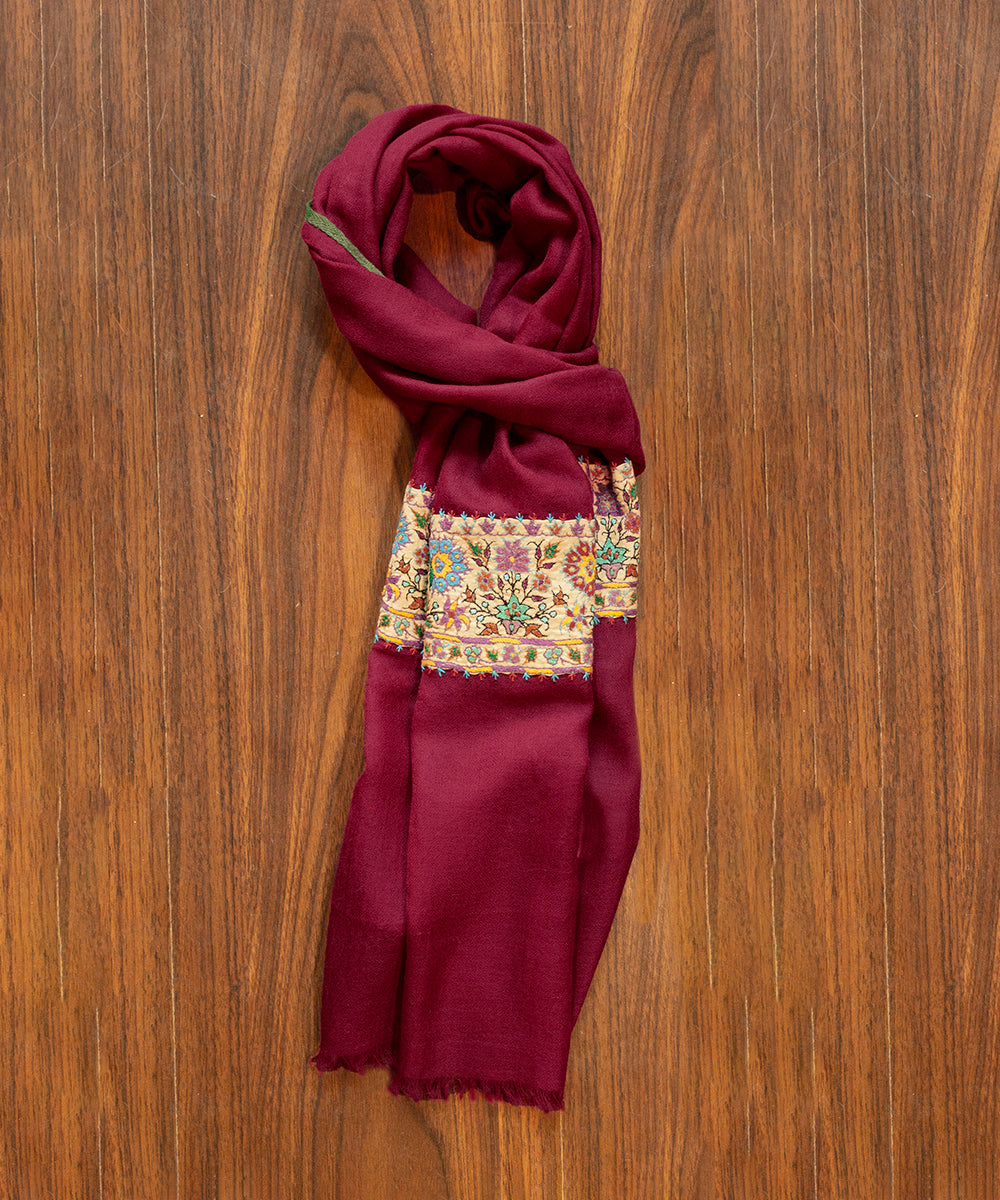 Maroon_Pure_Pashmina_Muffler_with_Hand_Appliqued_Kalamkari_and_Sozni_Border_WeaverStory_05