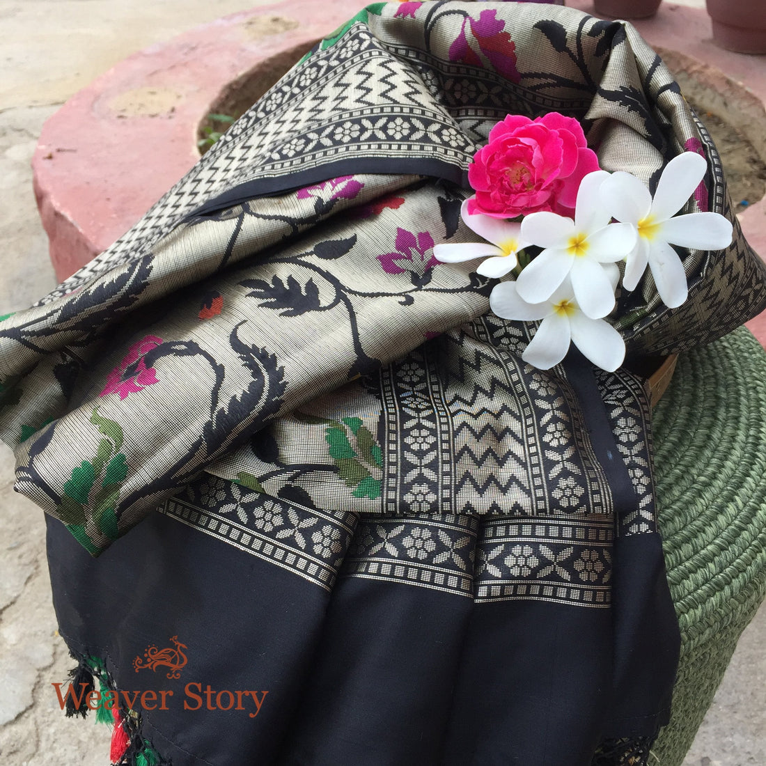 Handloom_Black_Banarasi_Jangla_Dupatta_with_Antique_Zari_Base_WeaverStory_01
