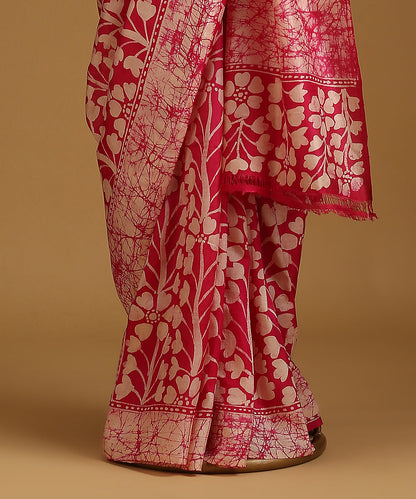 Pink_And_White_Handloom_Pure_Mulberry_Silk_Hand_Batik_Saree_With_All_Over_Flowers_WeaverStory_03