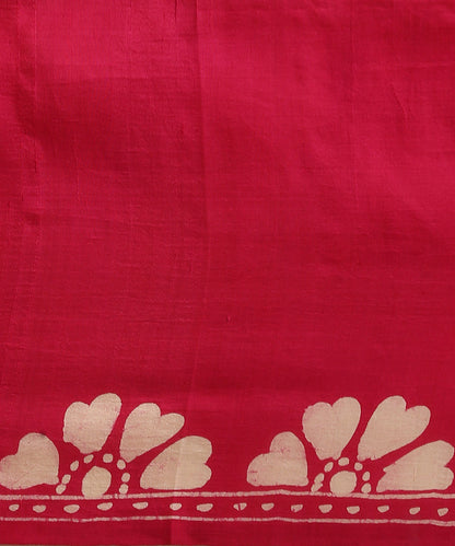 Pink_And_White_Handloom_Pure_Mulberry_Silk_Hand_Batik_Saree_With_All_Over_Flowers_WeaverStory_06