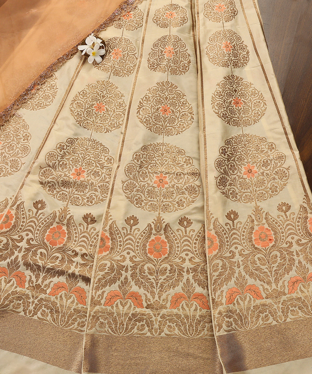 Offwhite_Handloom_Pure_Katan_Silk_Banarasi_Lehenga_With_Antique_Zari_And_Meenakari_WeaverStory_01