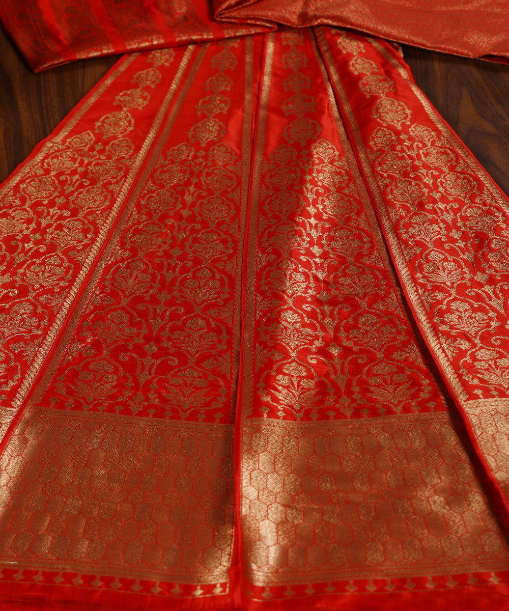 Handloom_Red_Pure_Katan_Silk_Banarasi_Lehenga_With_Antique_Zari_WeaverStory_02