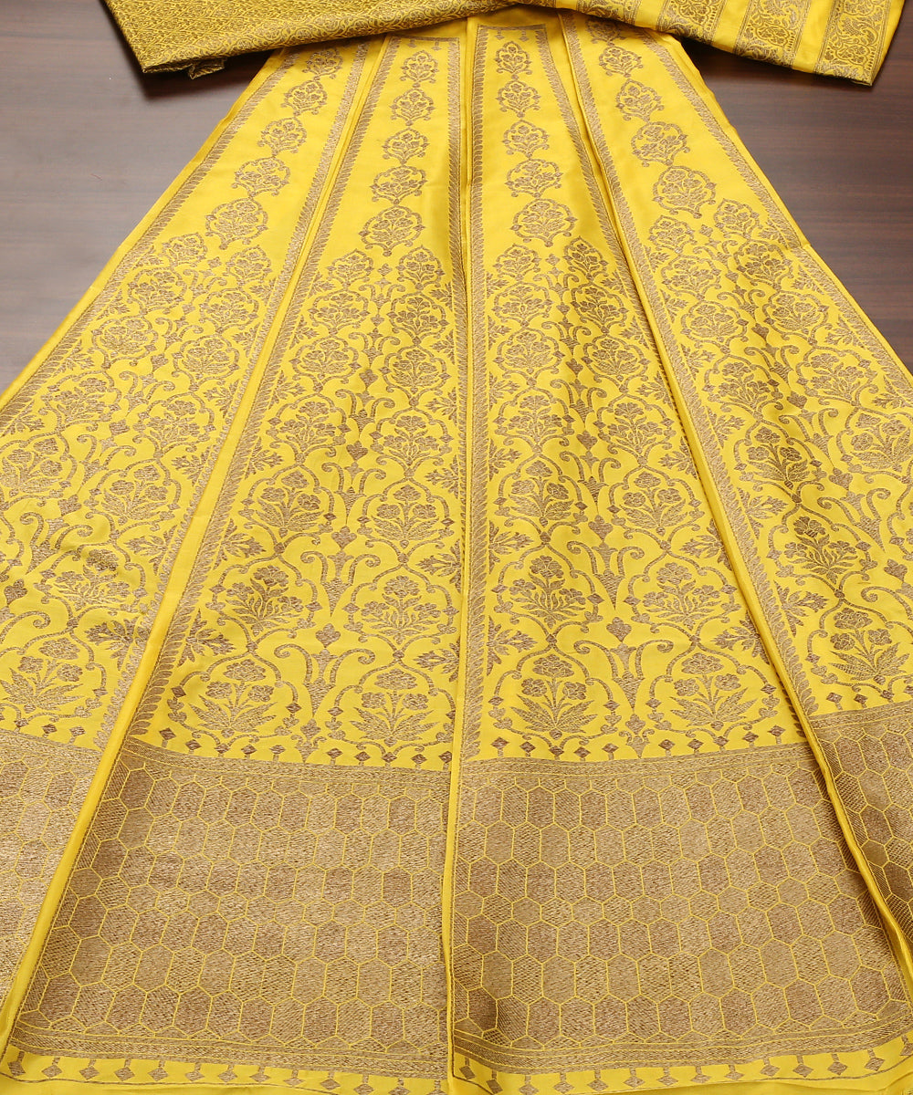 Yellow_Handloom_Pure_Katan_Silk_Banarasi_Lehenga_With_Antique_Zari_WeaverStory_02