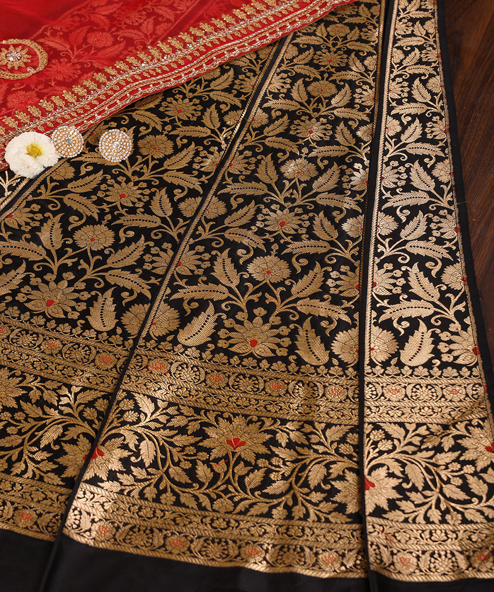 Handloom_Black_Pure_Katan_Silk_Banarasi_Lehnega_With_Red_Meena_And_Weave_WeaverStory_01